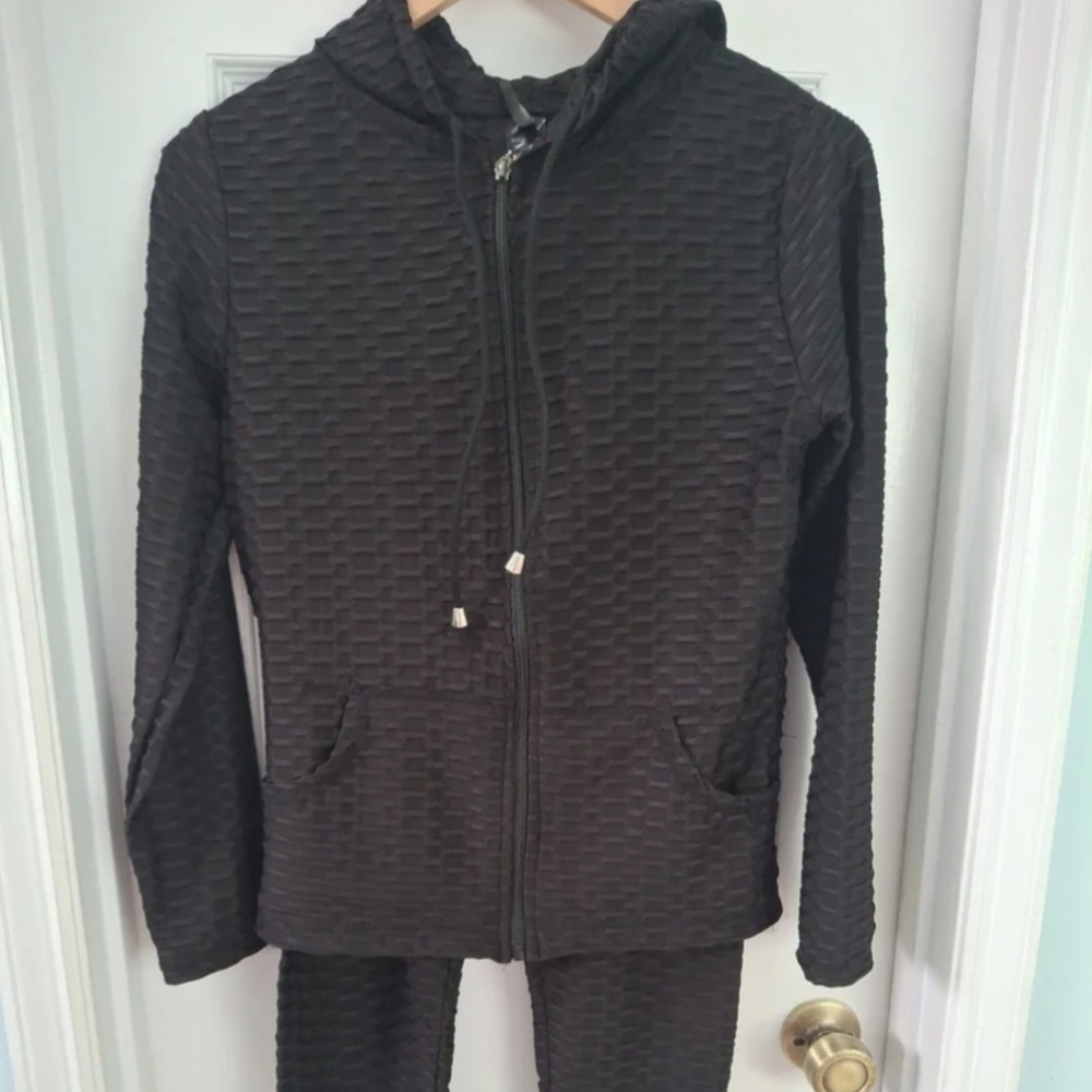 Women's Black Textured 2 Piece Athletic Suit